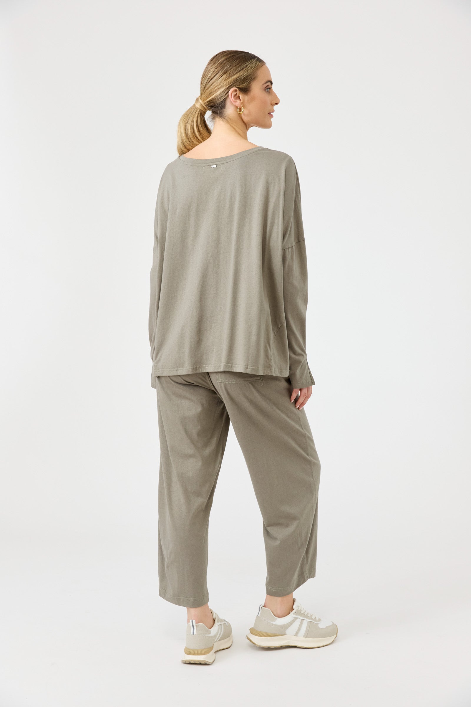 Studio Traveller LS Tshirt - Olive