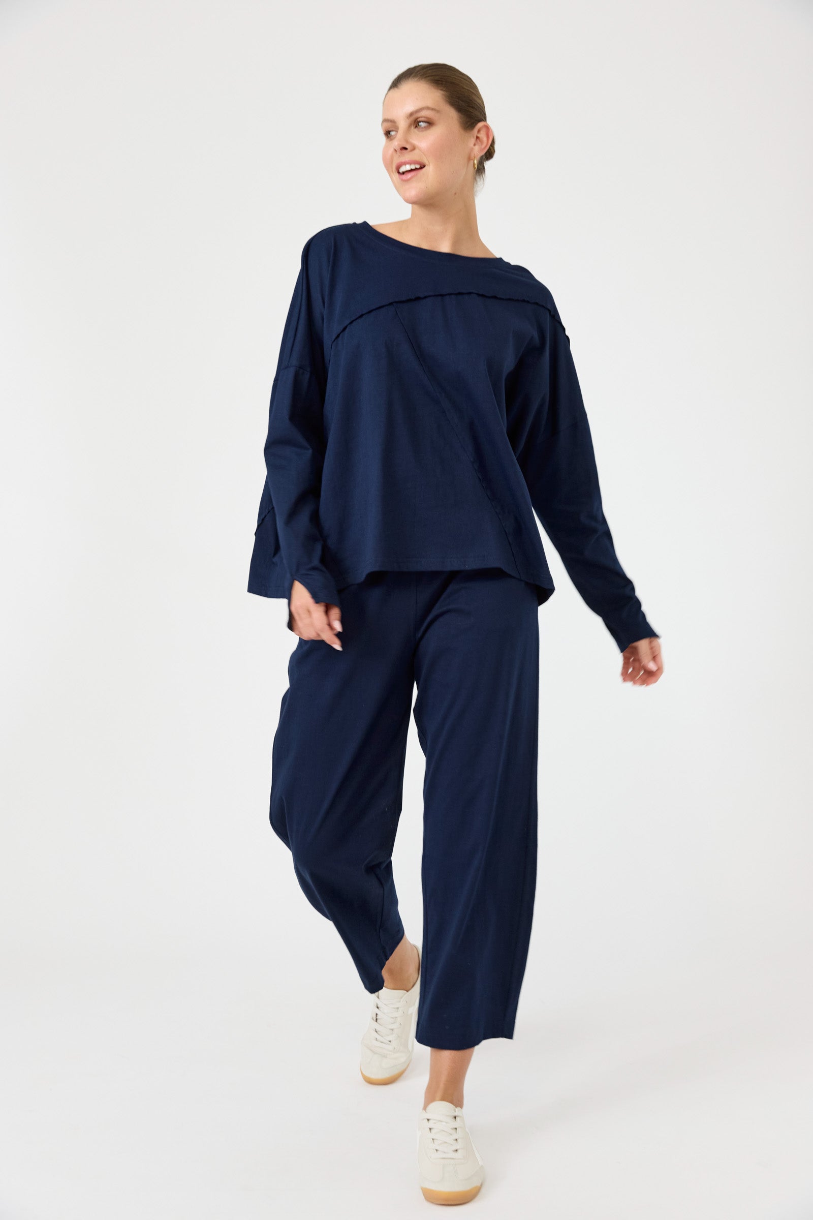 Studio Traveller LS Tshirt - Indigo