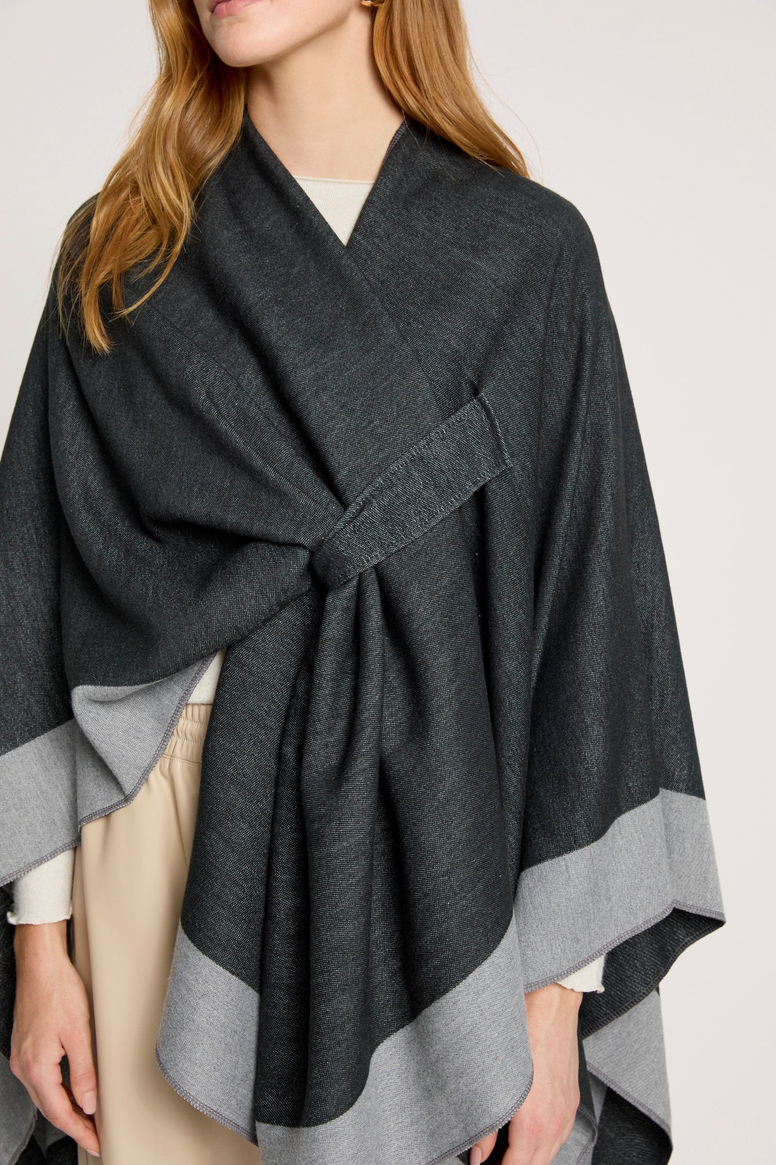 Ayla Cape - Char/Grey
