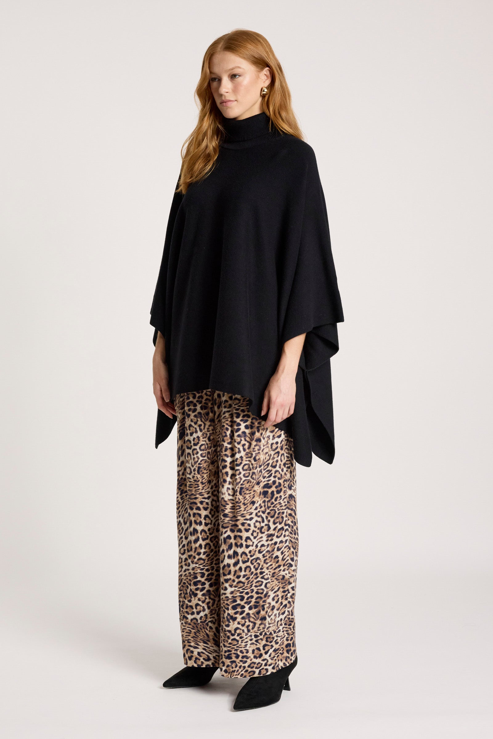 Samira Poncho - Black
