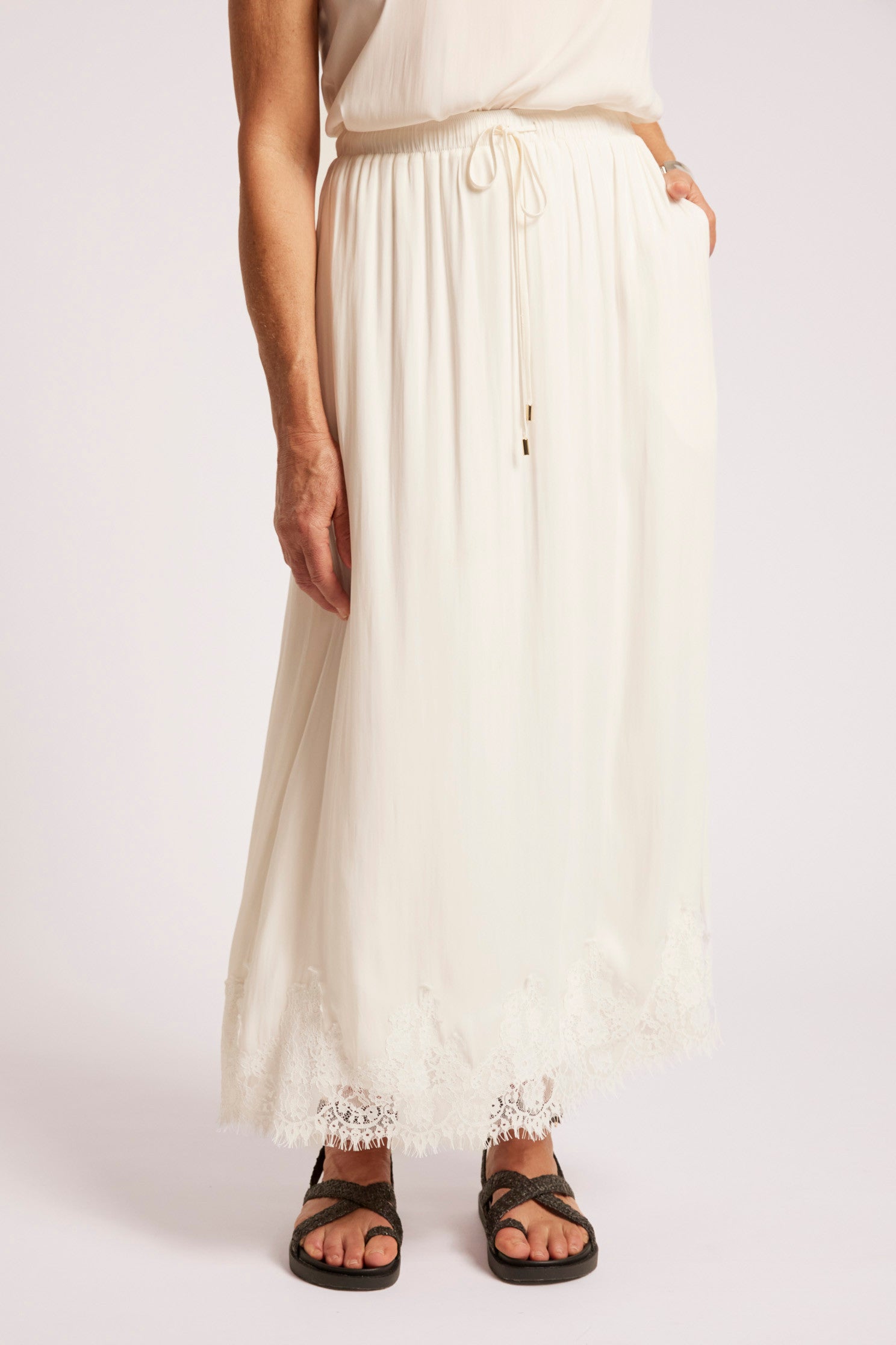 Drift Lace Skirt - White