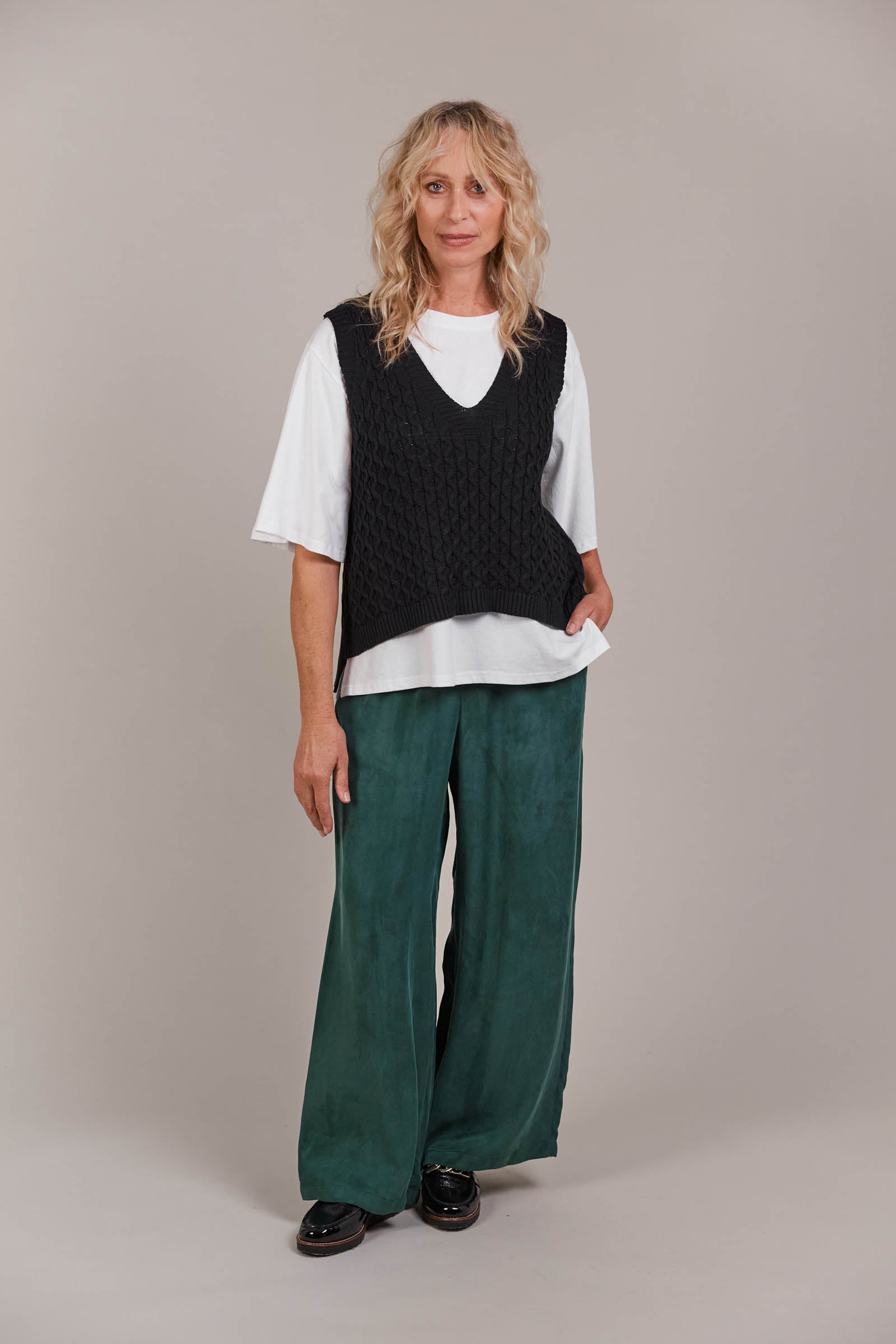 Naviva Vest - Black