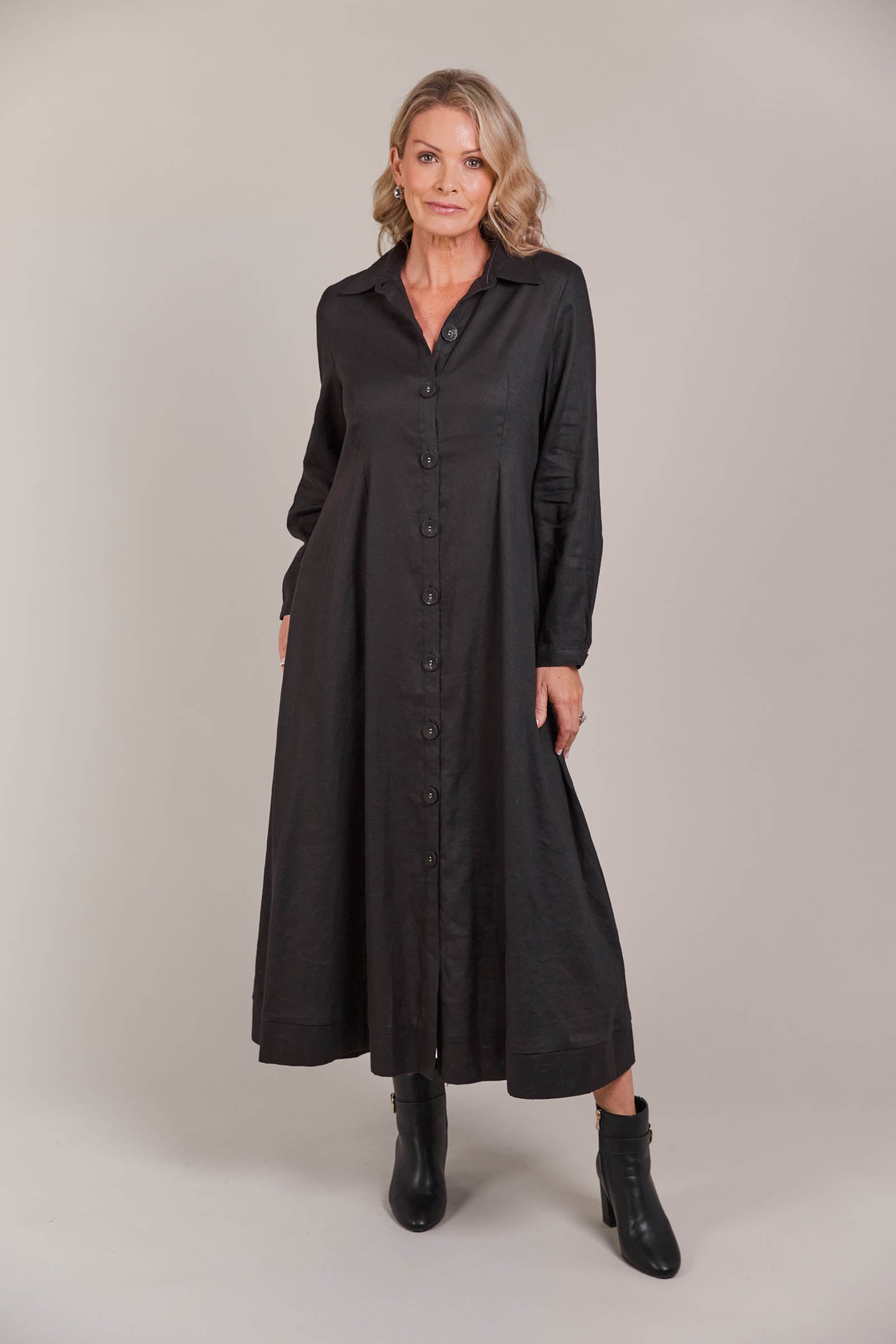 Laax Shirt Dress - Black