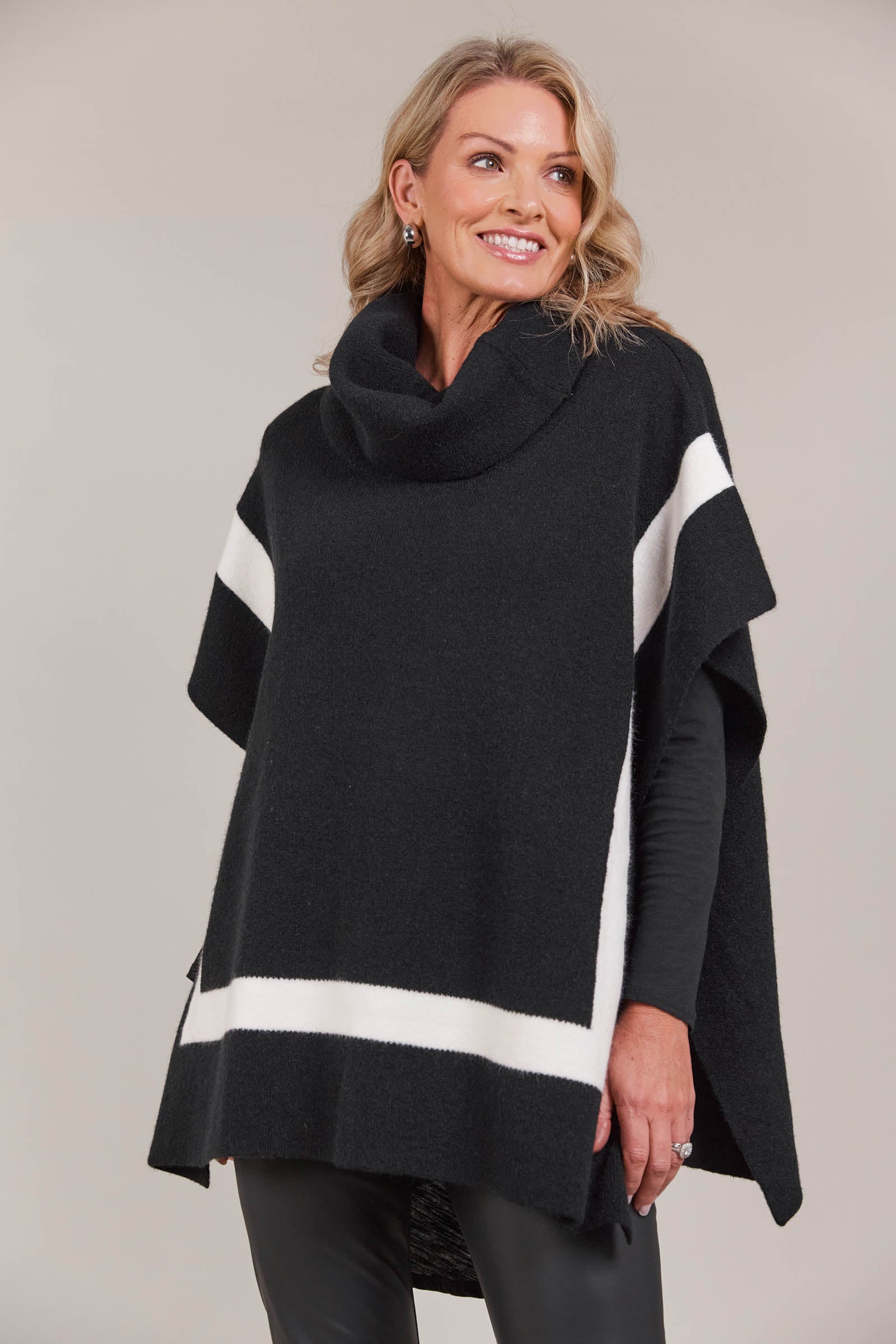 Avino Poncho - Black