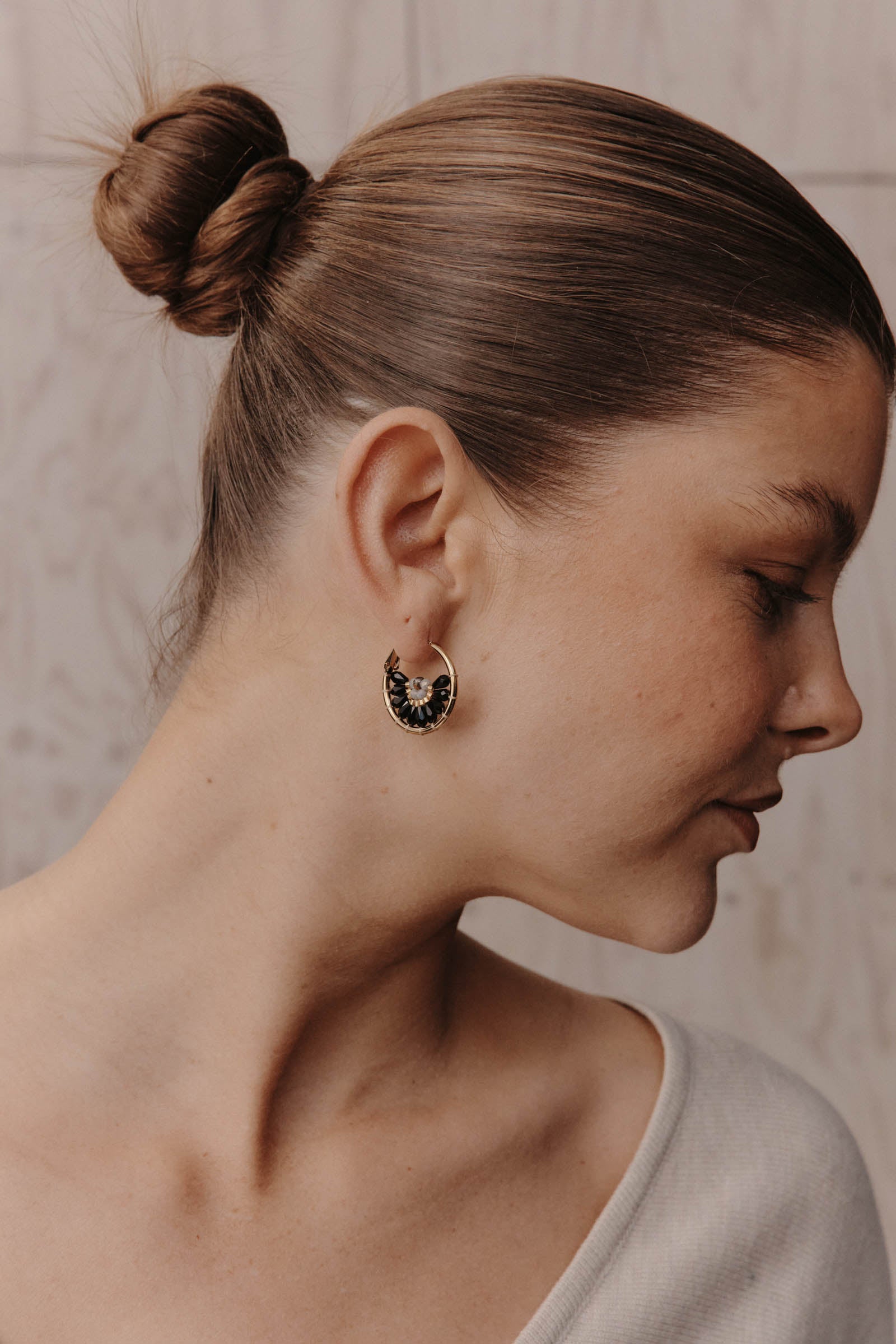 Manta Round Earring - Black