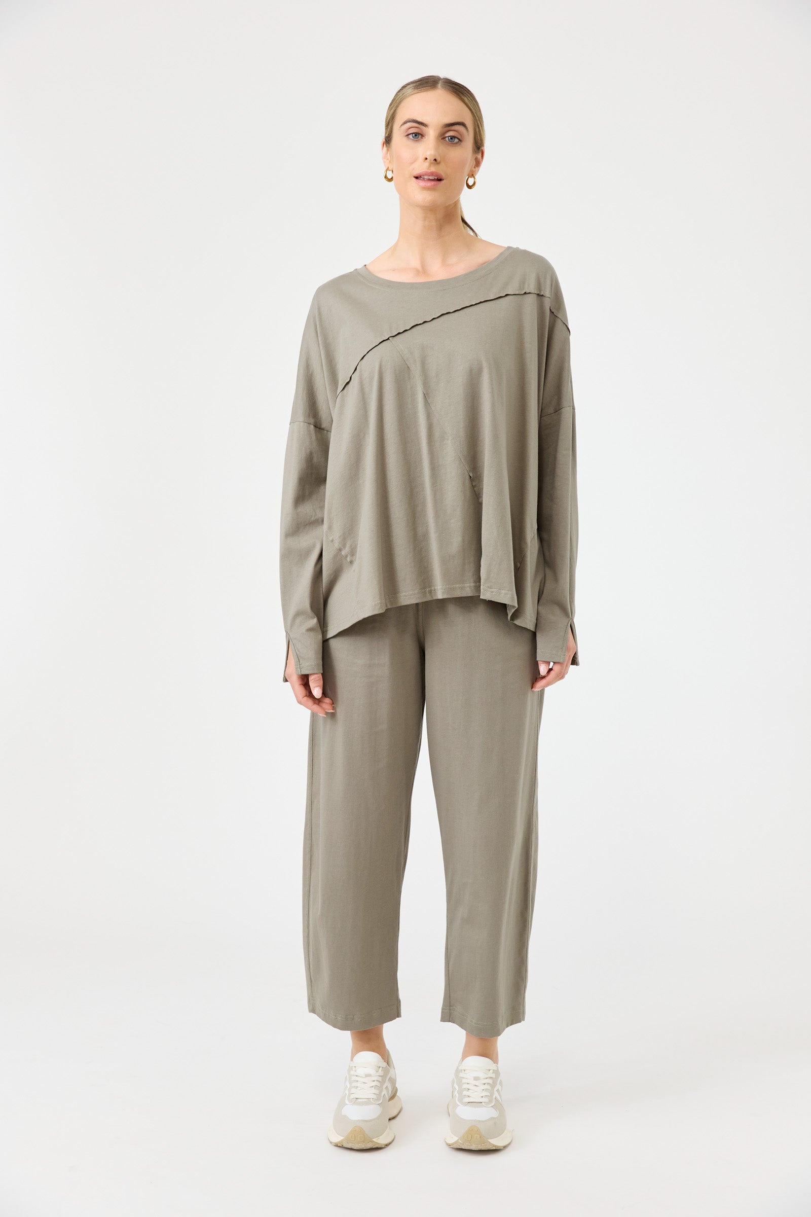 Studio Traveller LS Tshirt - Olive