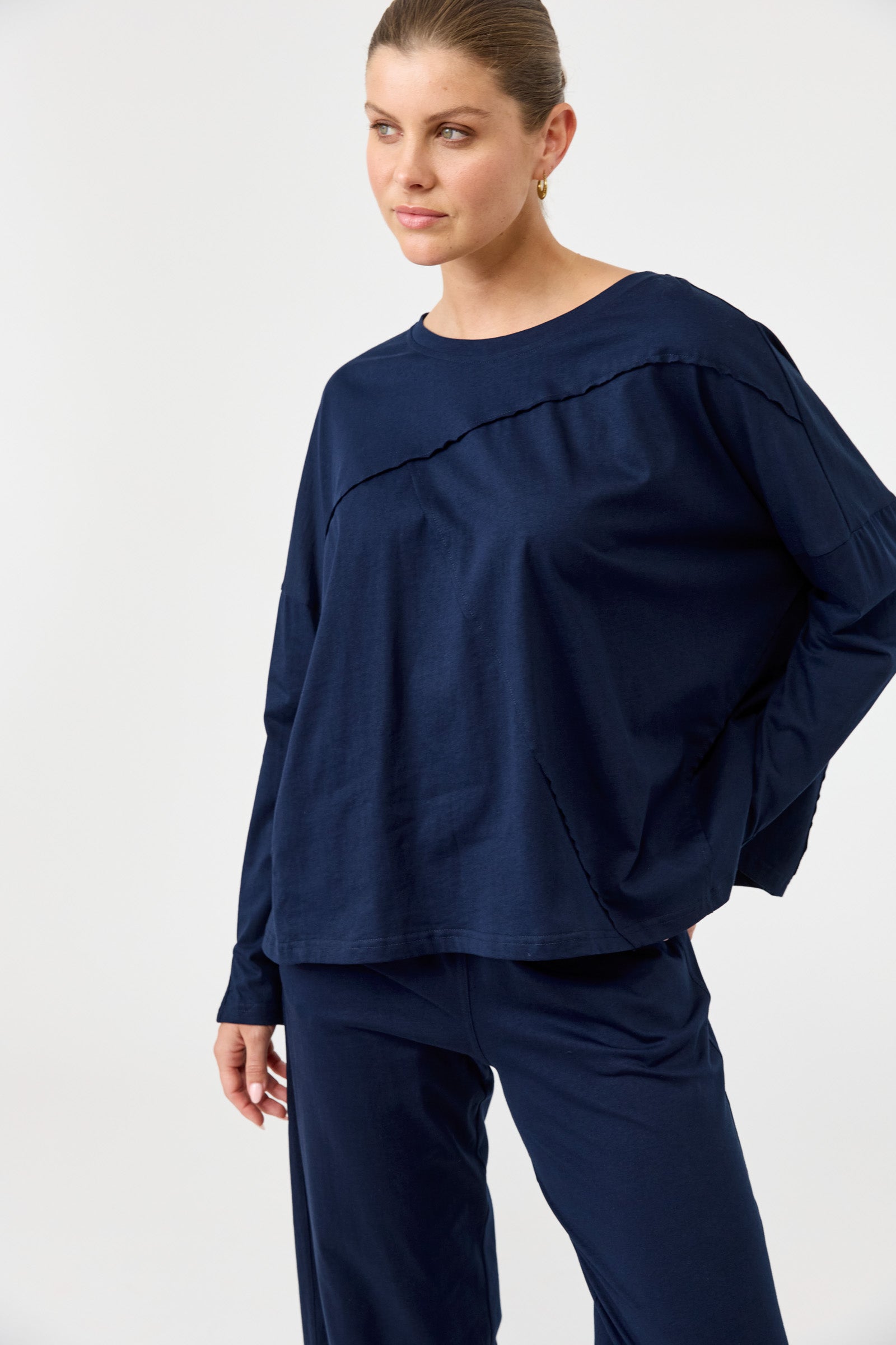 Studio Traveller LS Tshirt - Indigo