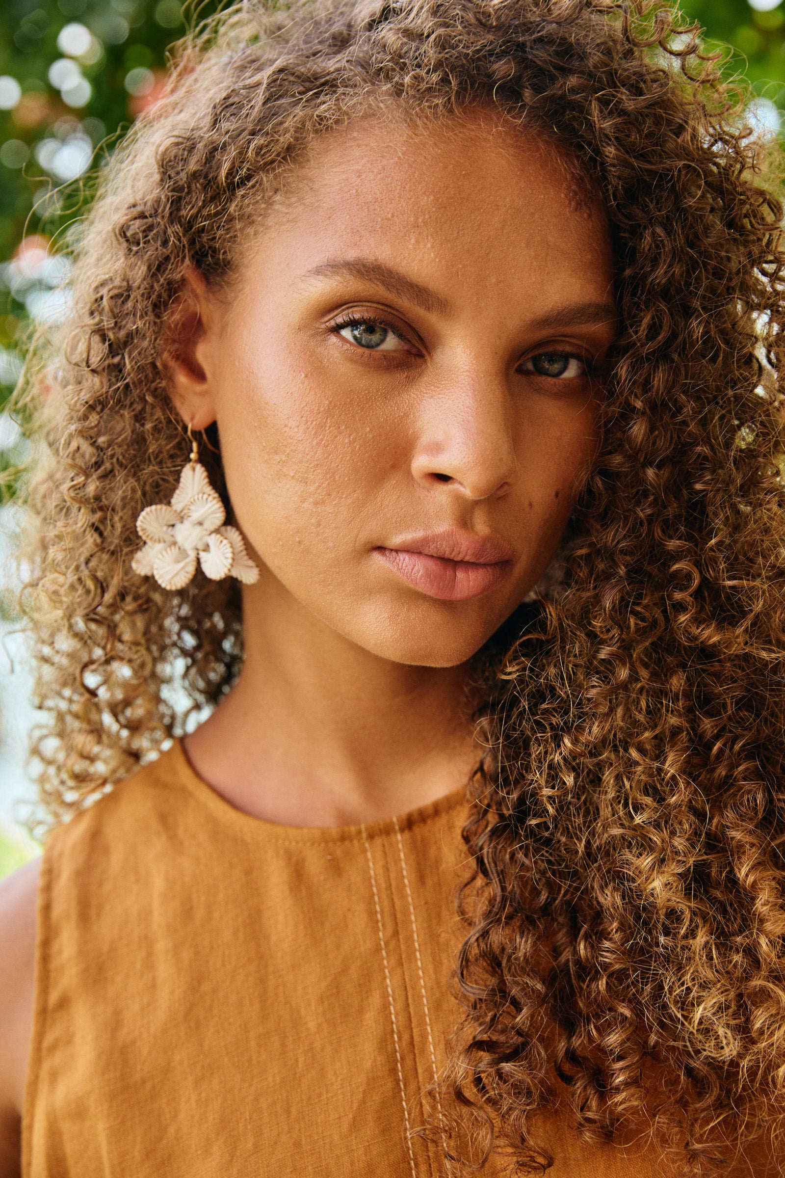 Capri Flora Earring - White