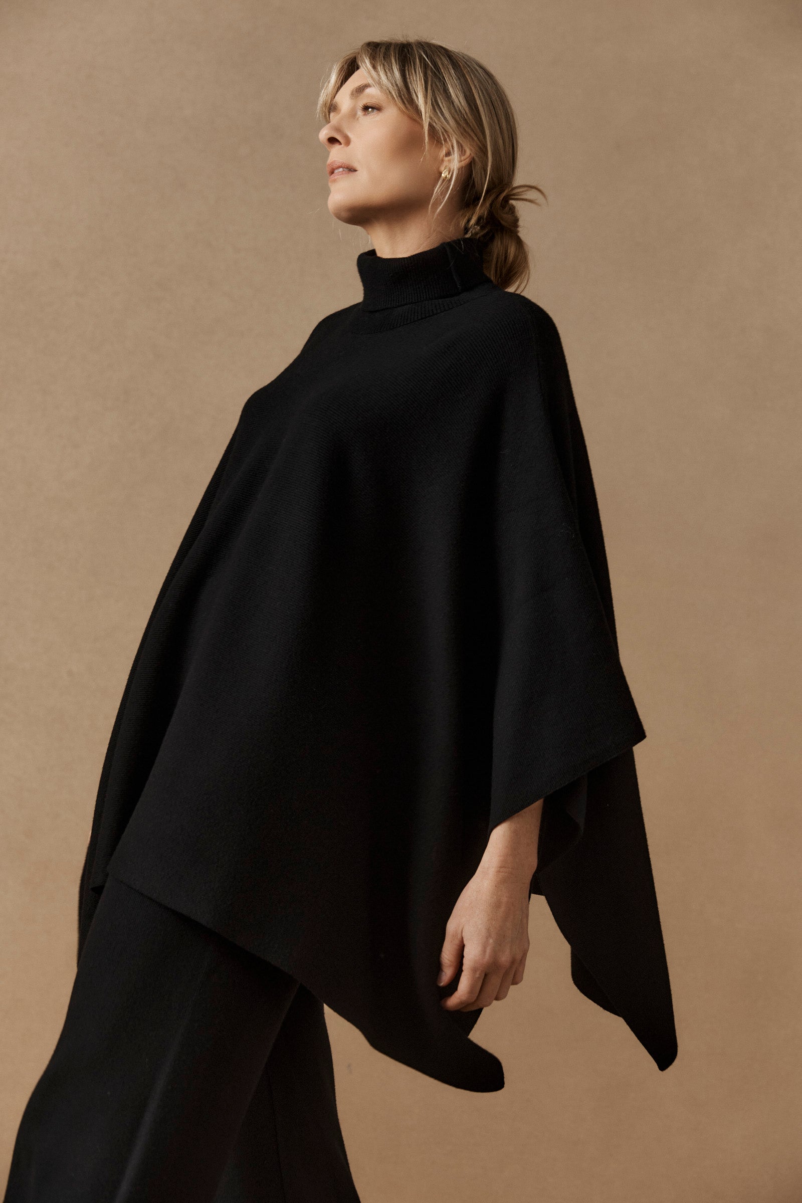 Samira Poncho - Black