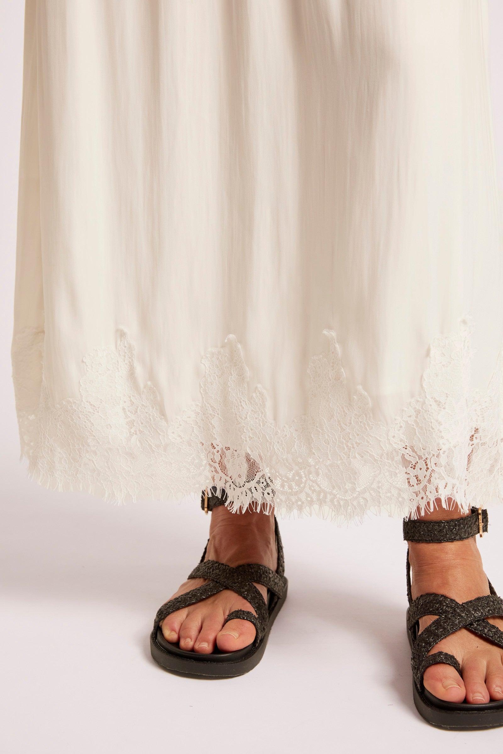 Drift Lace Skirt - White